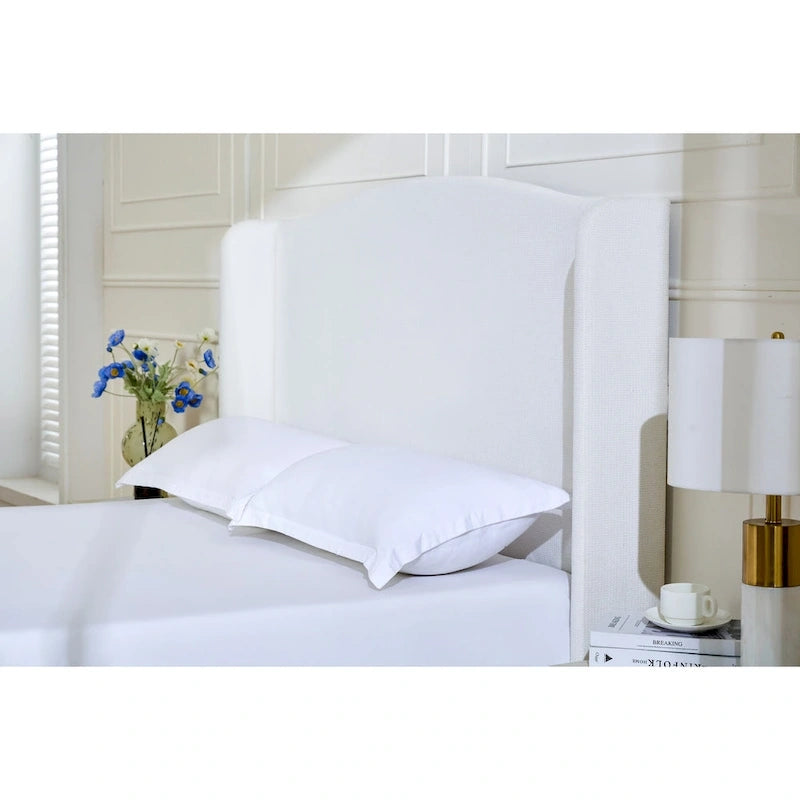 Lit King à dossier d'oreille rembourré | Tête de lit Camelback de 54 po | Chenille crème | 450 kg