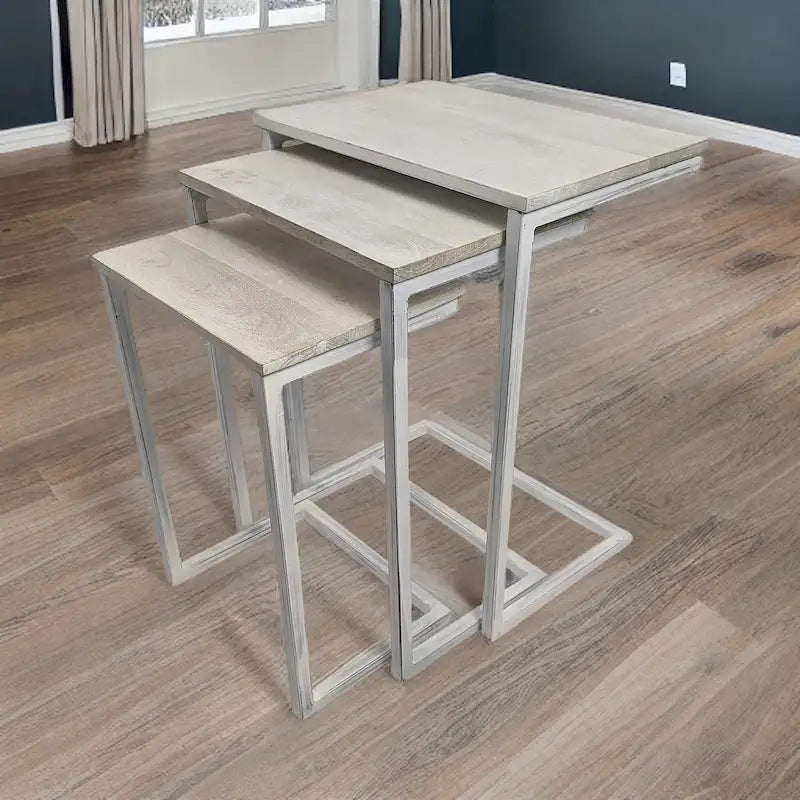 Lot de 3 tables gigognes | Structure en acier | Finition blanchie | Capacité de 113 kg | Style moderne