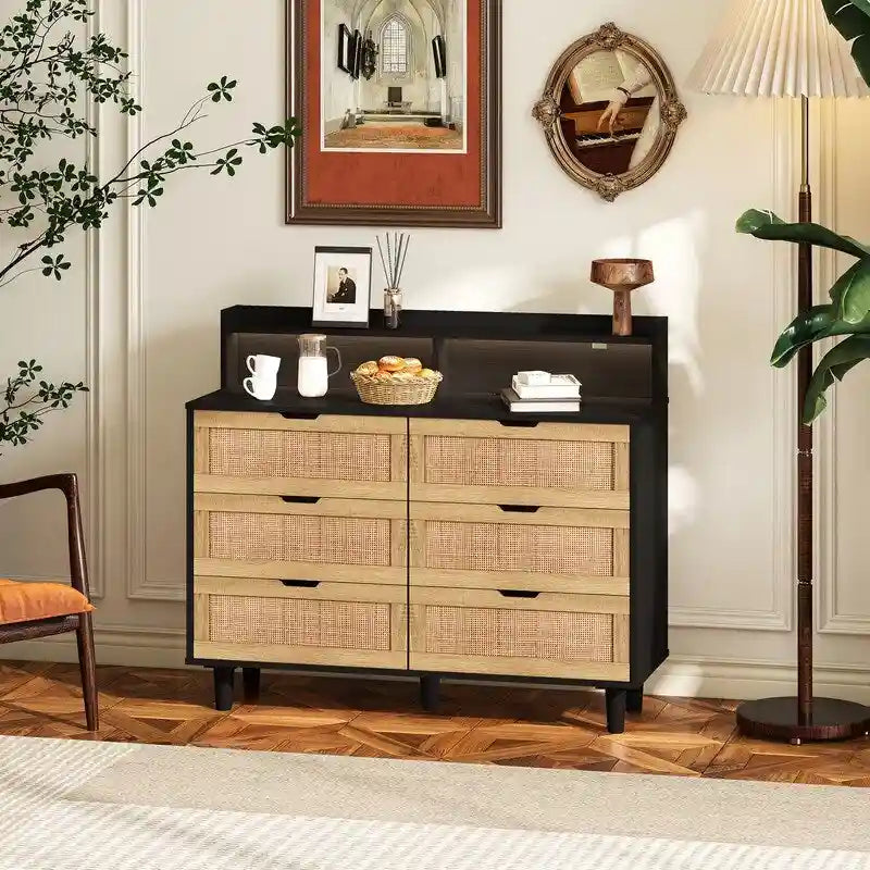 Buffet bahut en rotin bohème à 6 tiroirs avec lumières LED réglables et prise de courant