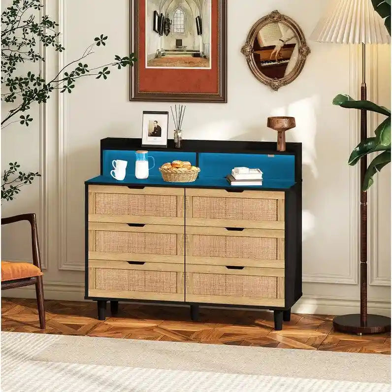 Buffet bahut en rotin bohème à 6 tiroirs avec lumières LED réglables et prise de courant