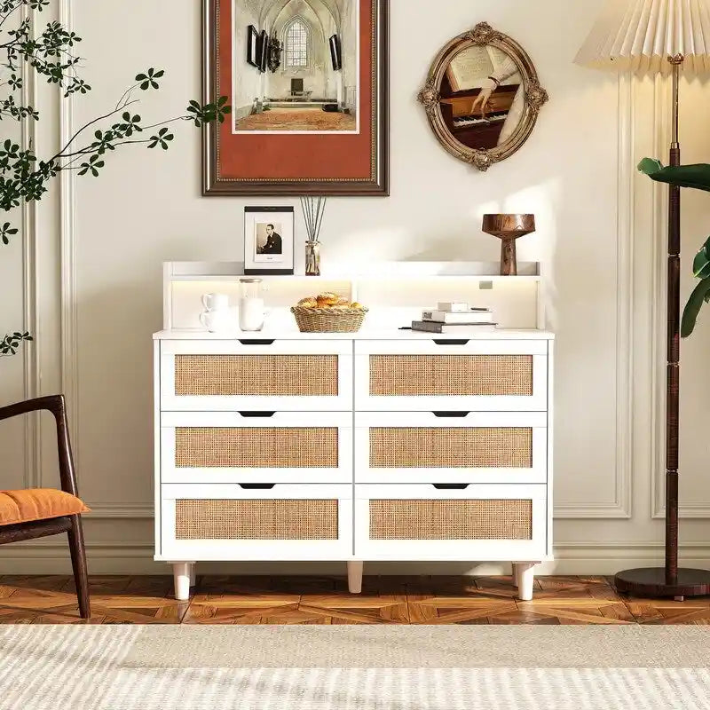Buffet bahut en rotin bohème à 6 tiroirs avec lumières LED réglables et prise de courant